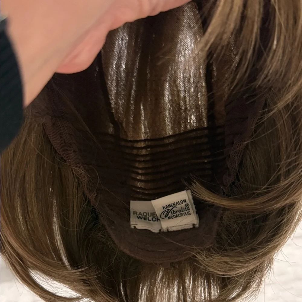 Raquel Welch Luxurious Brown Hair Wig - Picture 6 of 10